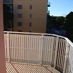 Lejlighed One-bedroom Flat With Balcony And Ac *