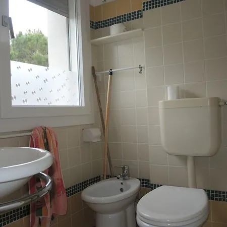 דירה One-bedroom Flat With Balcony And Ac ביביונה