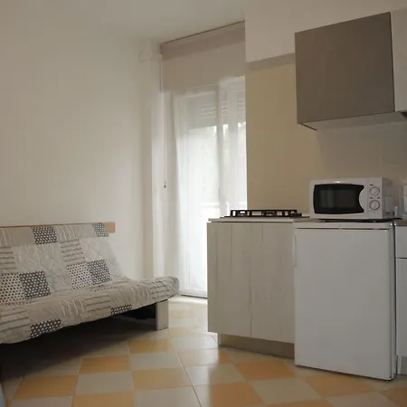 One-Bedroom Flat With Balcony And Ac 아파트 비비오네