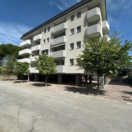One-Bedroom Flat With Balcony And Ac * 비비오네