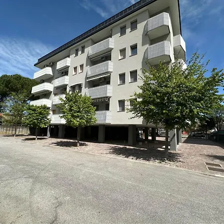 One-bedroom Flat With Balcony And Ac * Μπιμπιόνε