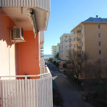 One-bedroom Flat With Balcony And Ac * Μπιμπιόνε