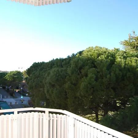One-bedroom Flat With Balcony And Ac *