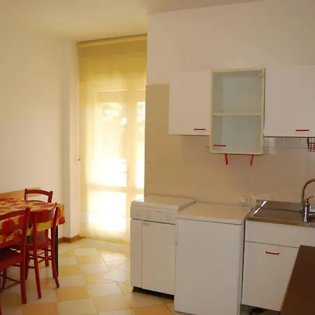 One-bedroom Flat With Balcony And Ac *