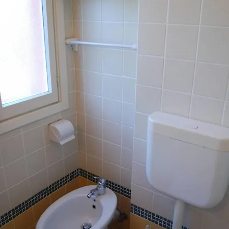 One-bedroom Flat With Balcony And Ac * Μπιμπιόνε