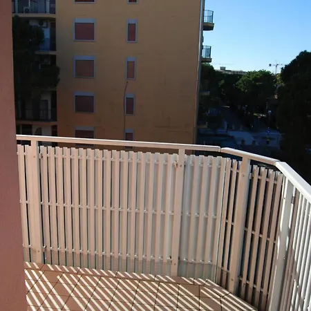 Apartment One-bedroom Flat With Balcony And Ac *