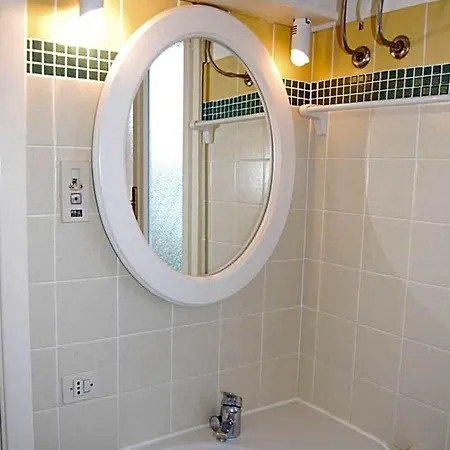 Apartment One-bedroom Flat With Balcony And Ac
