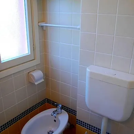 One-bedroom Flat With Balcony And Ac
