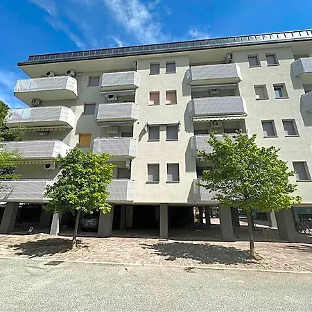 One-bedroom Flat With Balcony And Ac