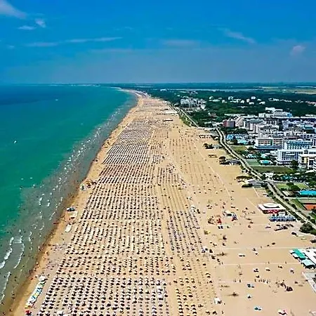 One-bedroom Flat With Balcony And Ac Bibione