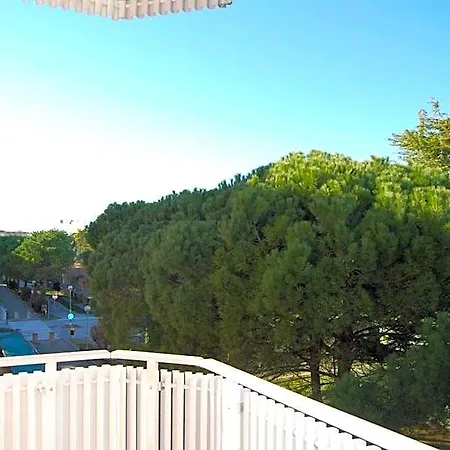 One-bedroom Flat With Balcony And Ac Apartment *
