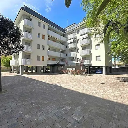 One-bedroom Flat With Balcony And Ac Bibione