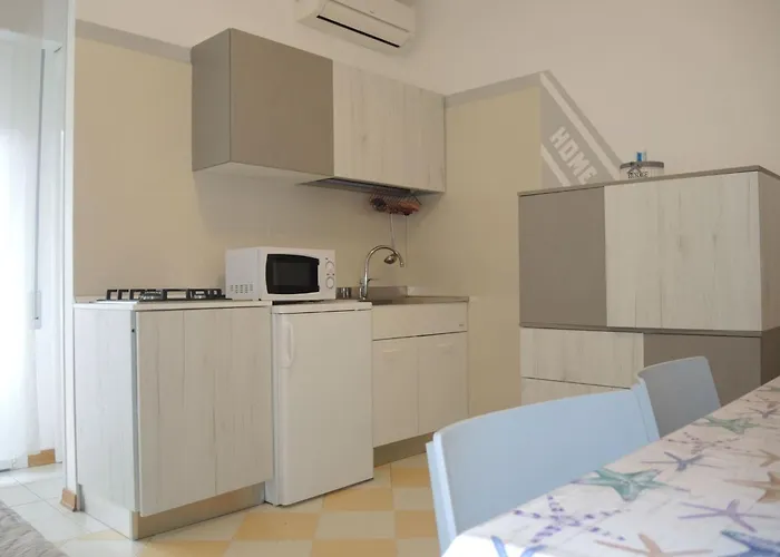 One-bedroom Flat With Balcony And Ac Appartamento *