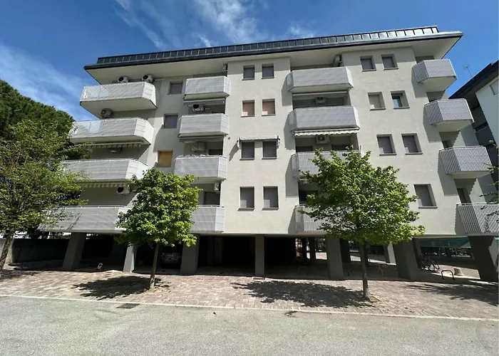 One-bedroom Flat With Balcony And Ac *