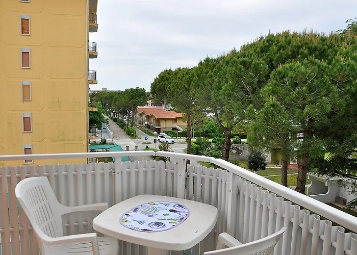 One-bedroom Flat With Balcony And Ac *