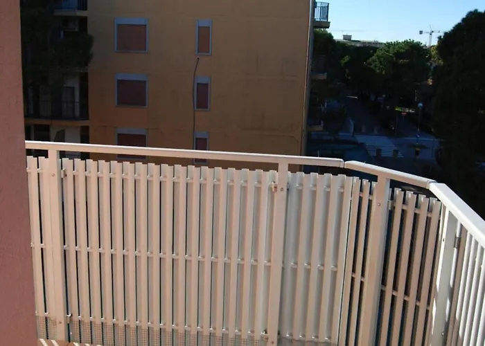 Apartmán One-bedroom Flat With Balcony And Ac *